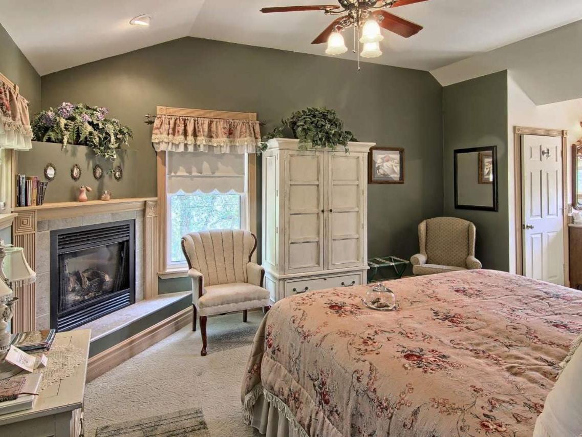 Grand Victorian B&B Inn Bellaire Habitación foto